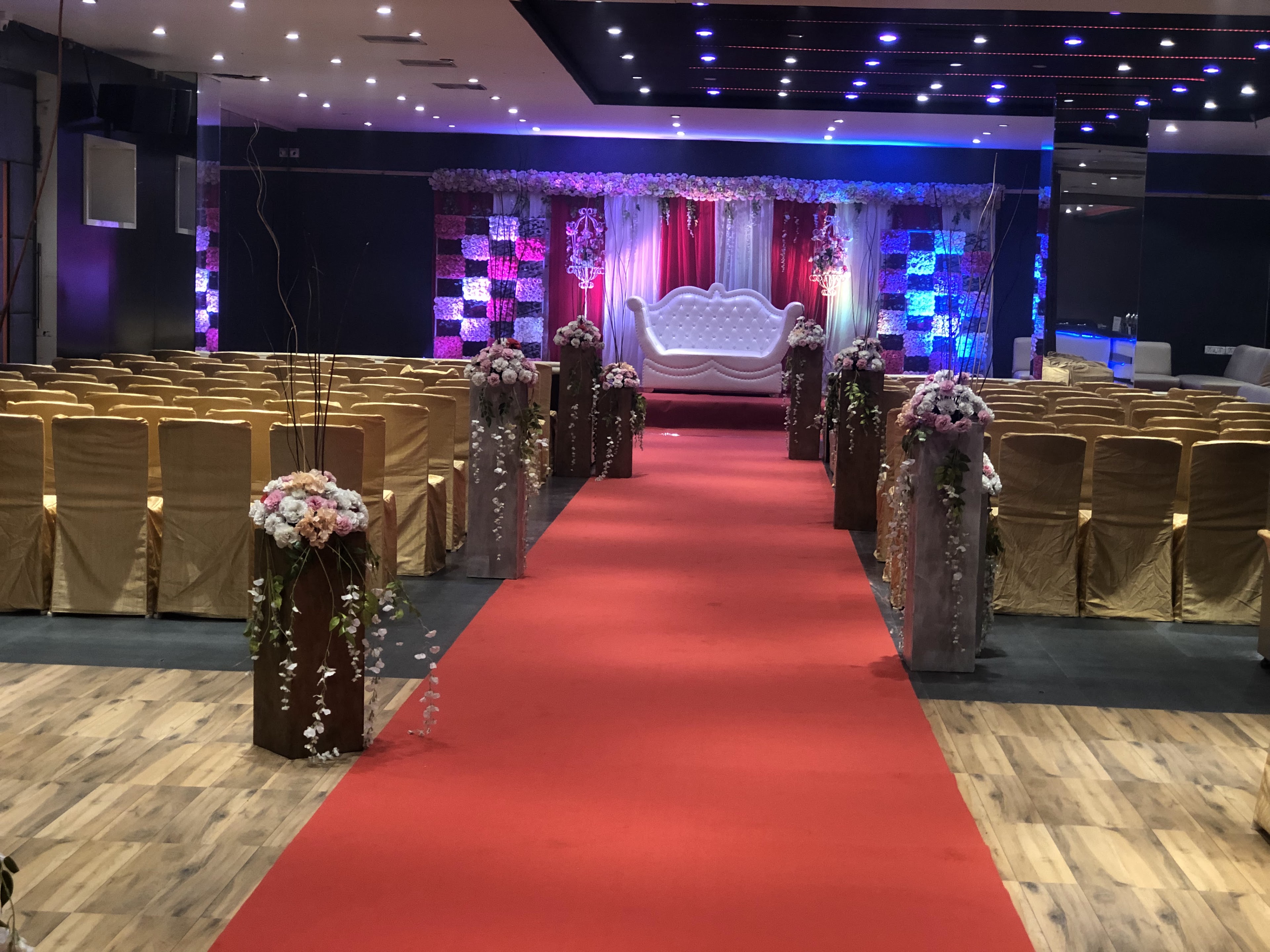 Neon-The Disc/Banquets/rooms, Surat — photo 5