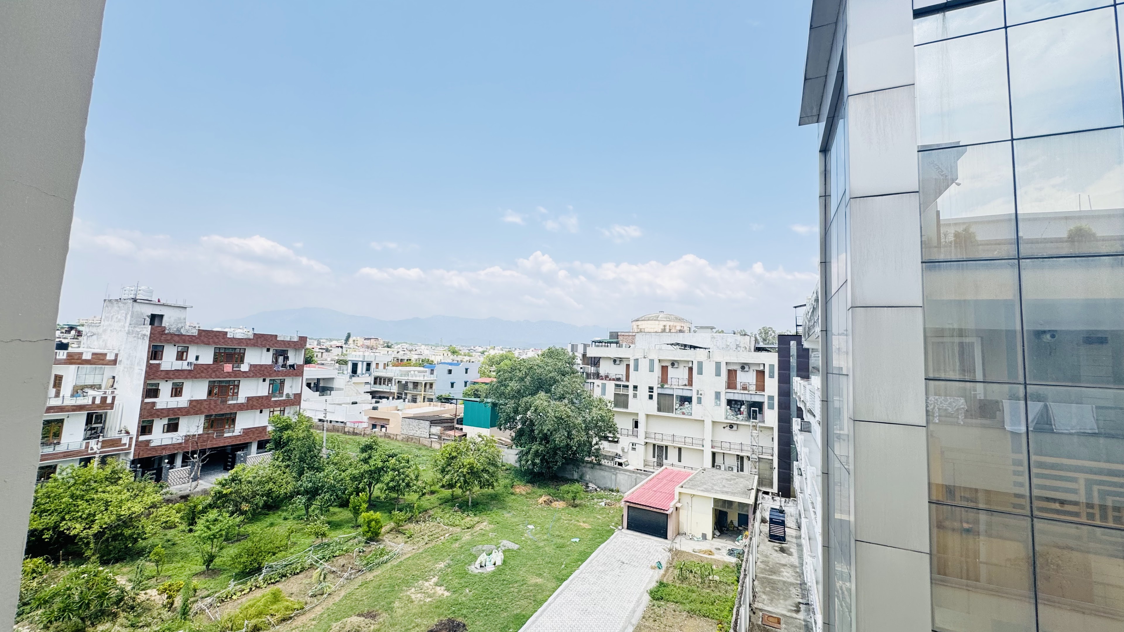 SJ PARADISE - Banquet Hall in Dehradun | Party Engagement Hall in Dehradun | Best Hotel Near ISBT GMS Road | Bar near ISBT, Dehradun — photo 3