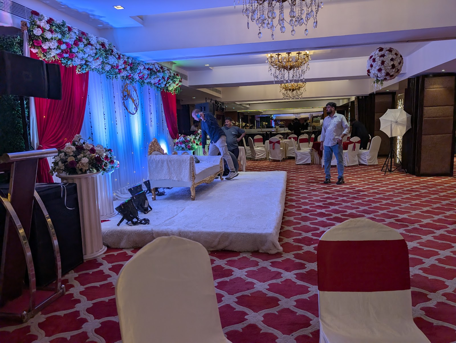 Golden Leaf Banquet, Mumbai — photo 1