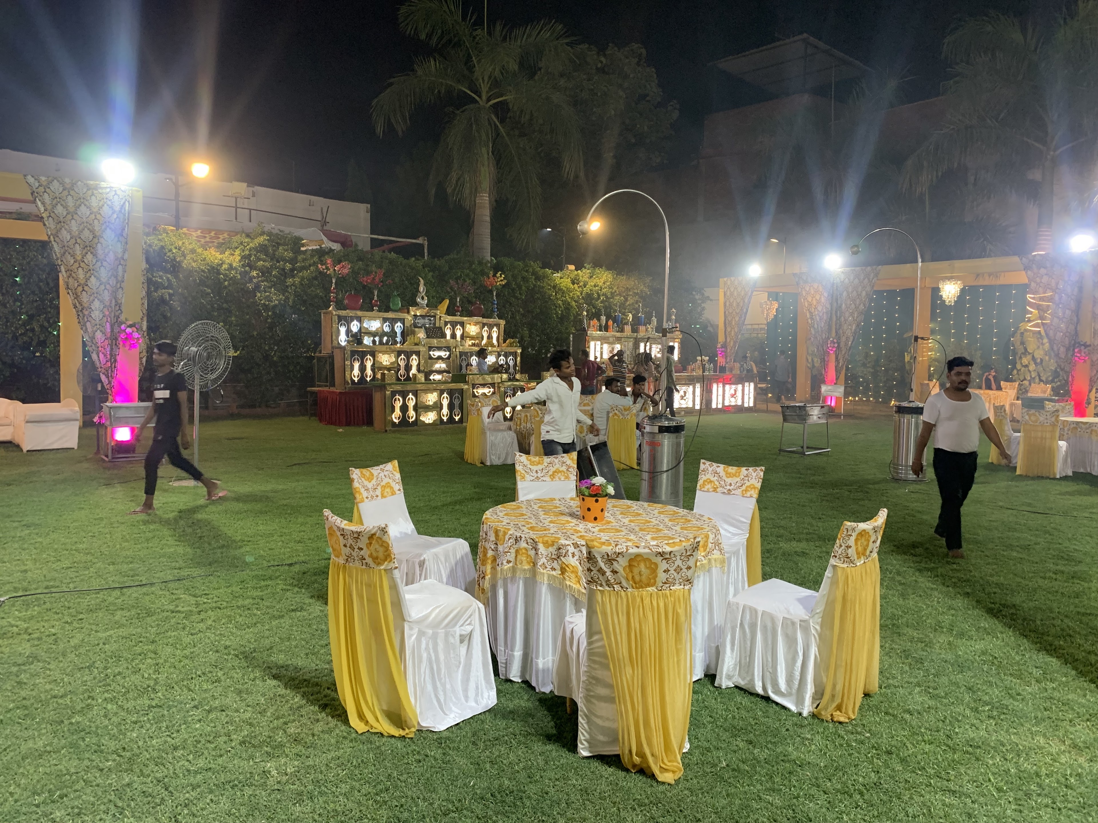 The Four Seasons : Party Lawn, Prayagraj — photo 2