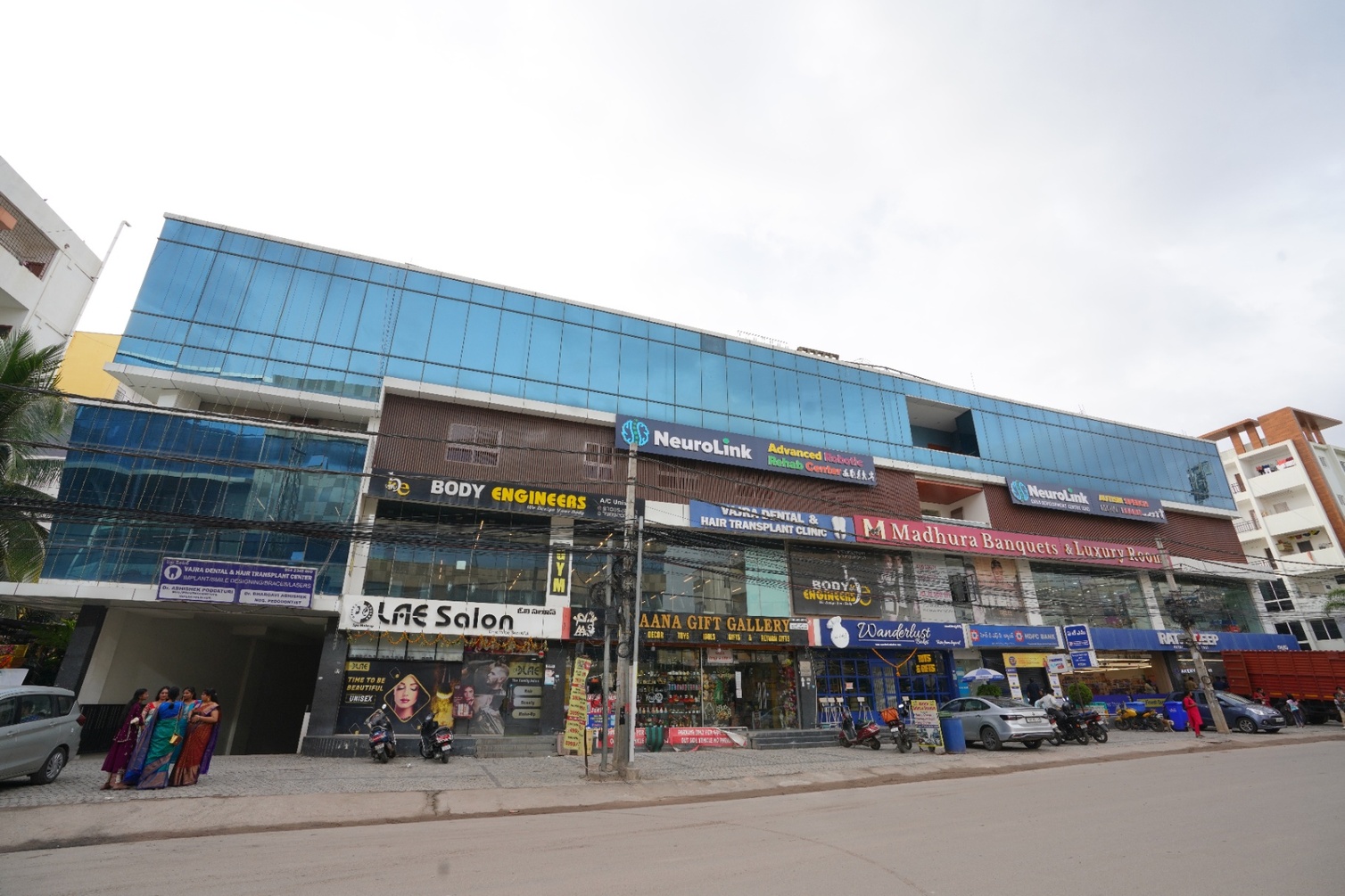 Madhura Banquet Halls & Luxury Rooms - Manikonda, Manikonda — photo 1