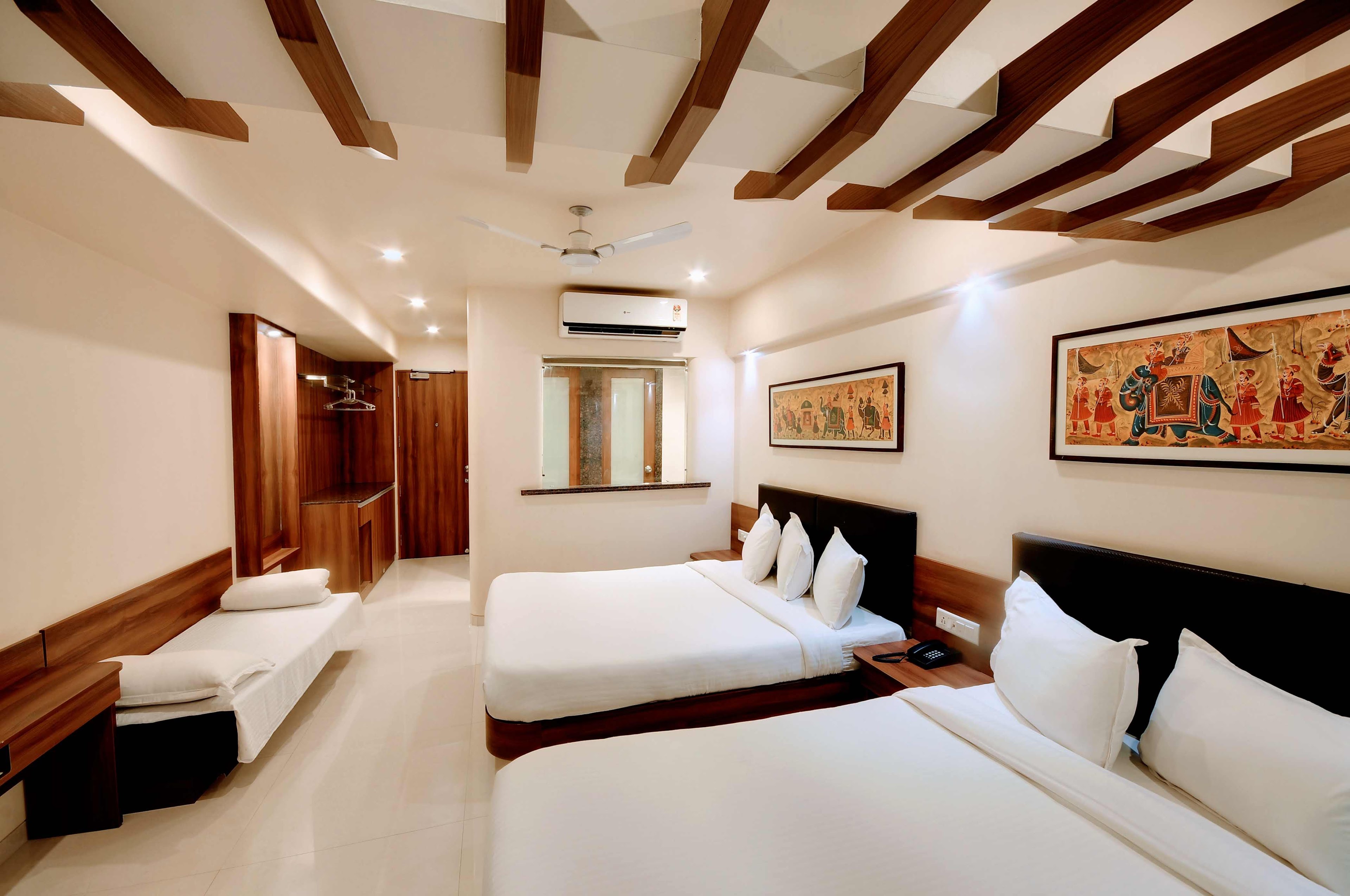 Hotel Shreeji Vatika, Airport Road, Surat — photo 2