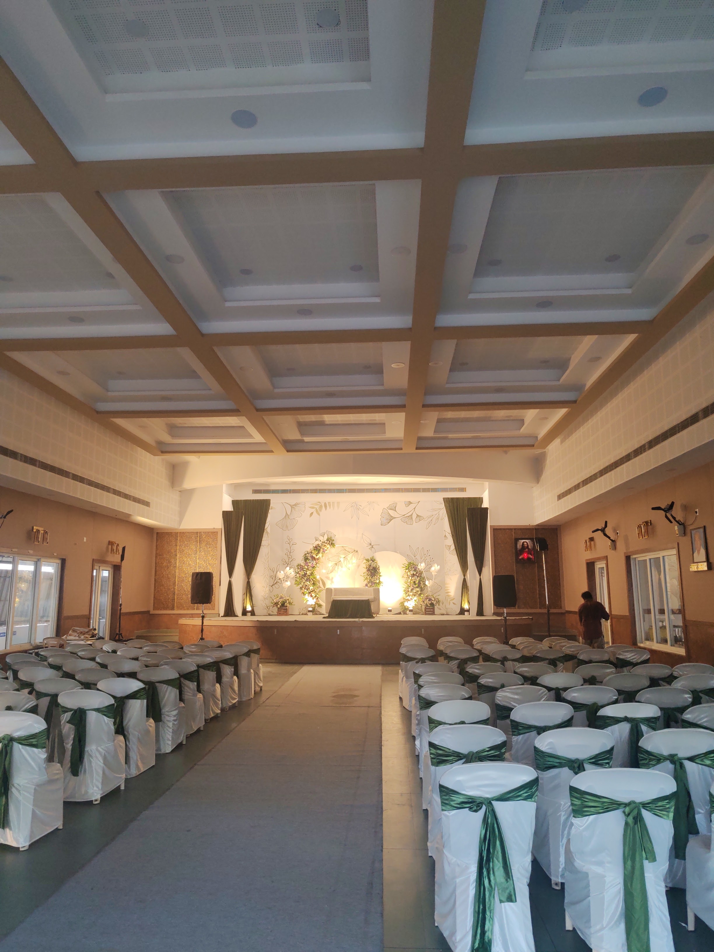 THE GEORGE,AC Banquet Hall/Auditorium, Kochi — photo 8