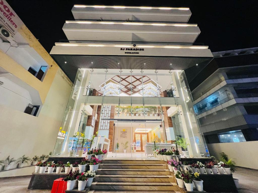 SJ PARADISE - Banquet Hall in Dehradun | Party Engagement Hall in Dehradun | Best Hotel Near ISBT GMS Road | Bar near ISBT, Dehradun — photo 4