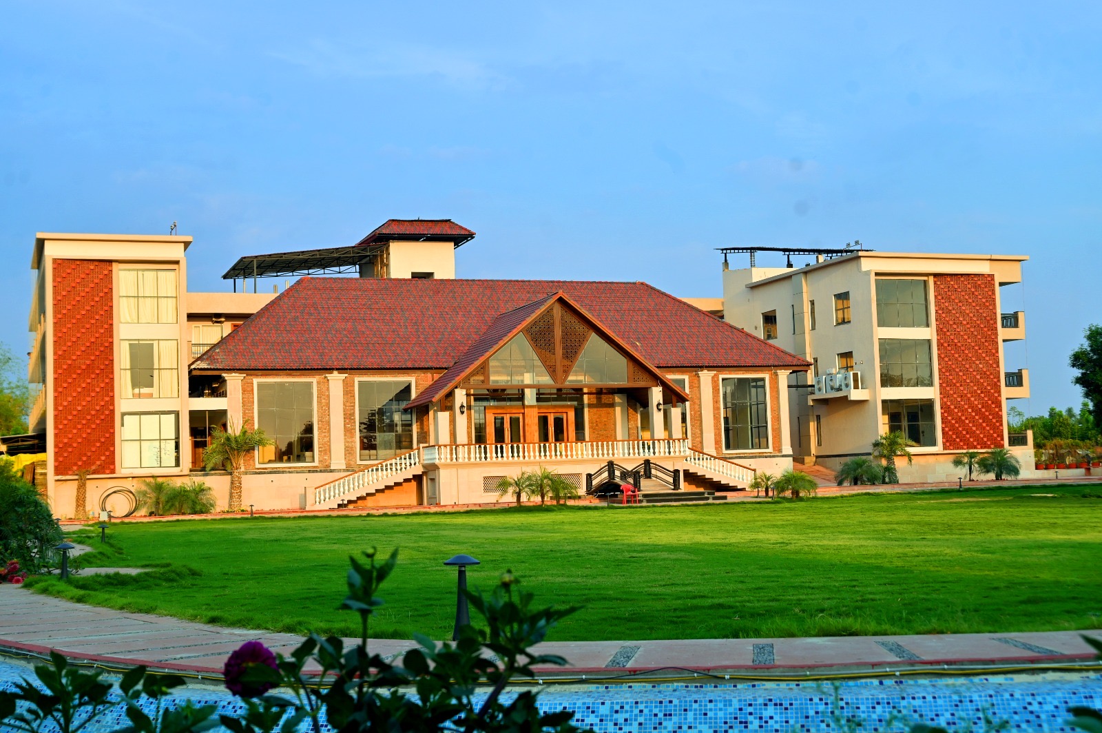 The Village Lake Resort, Varanasi — photo 1