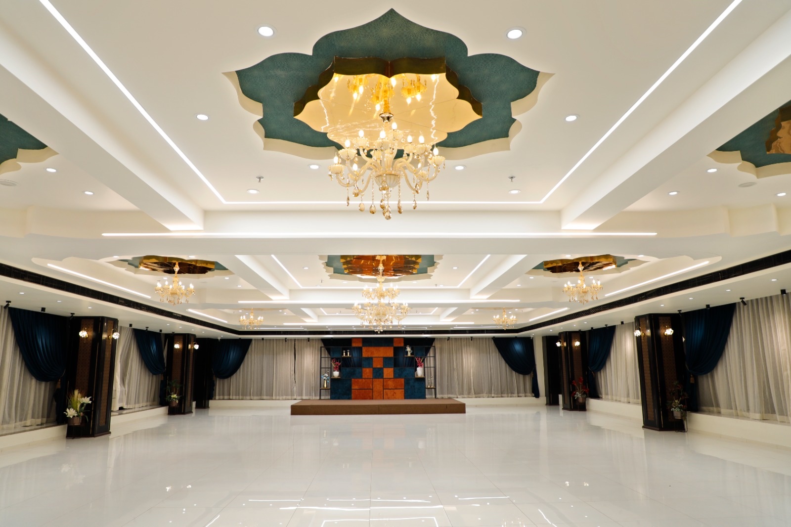 Lily the Banquet, Surat — photo 3