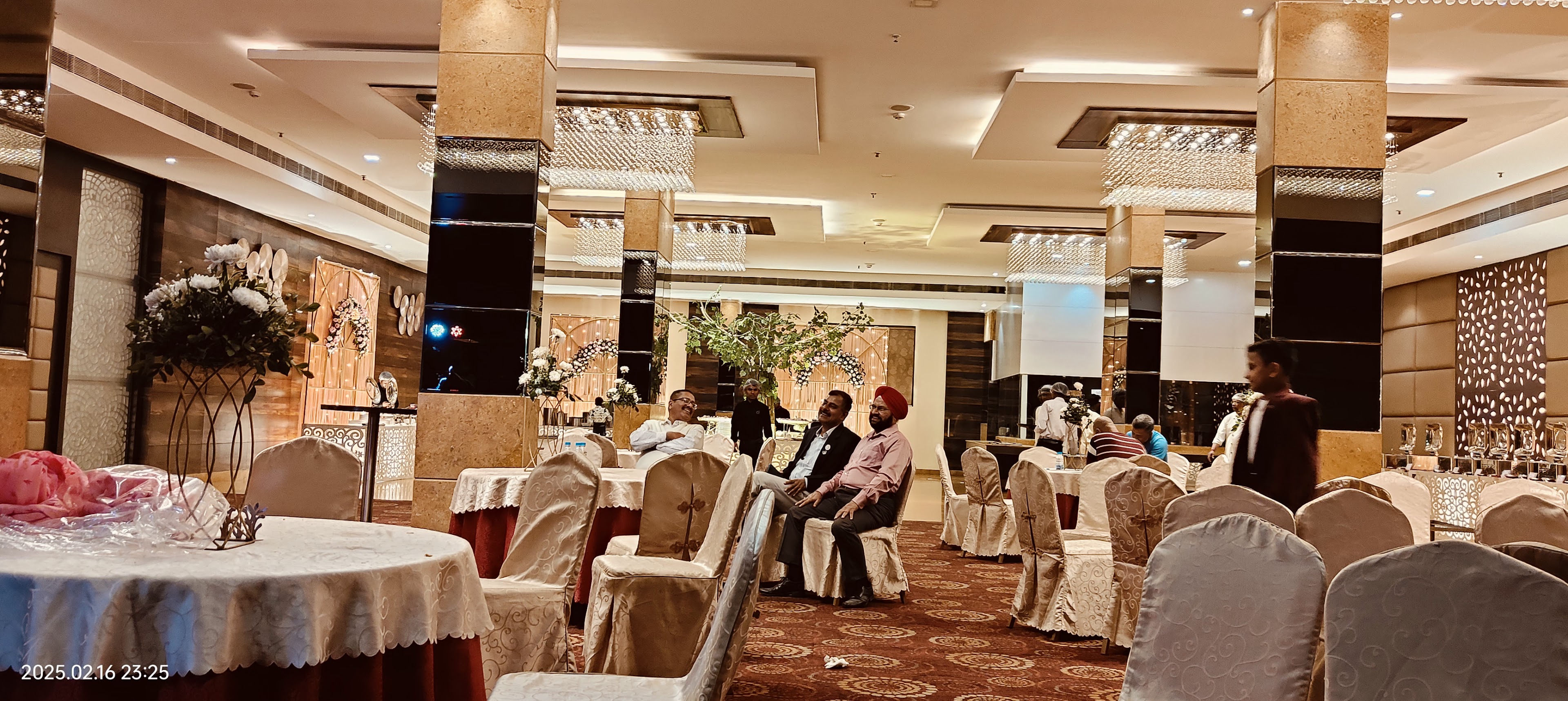 The Golden Iris, Jamshedpur — photo 2