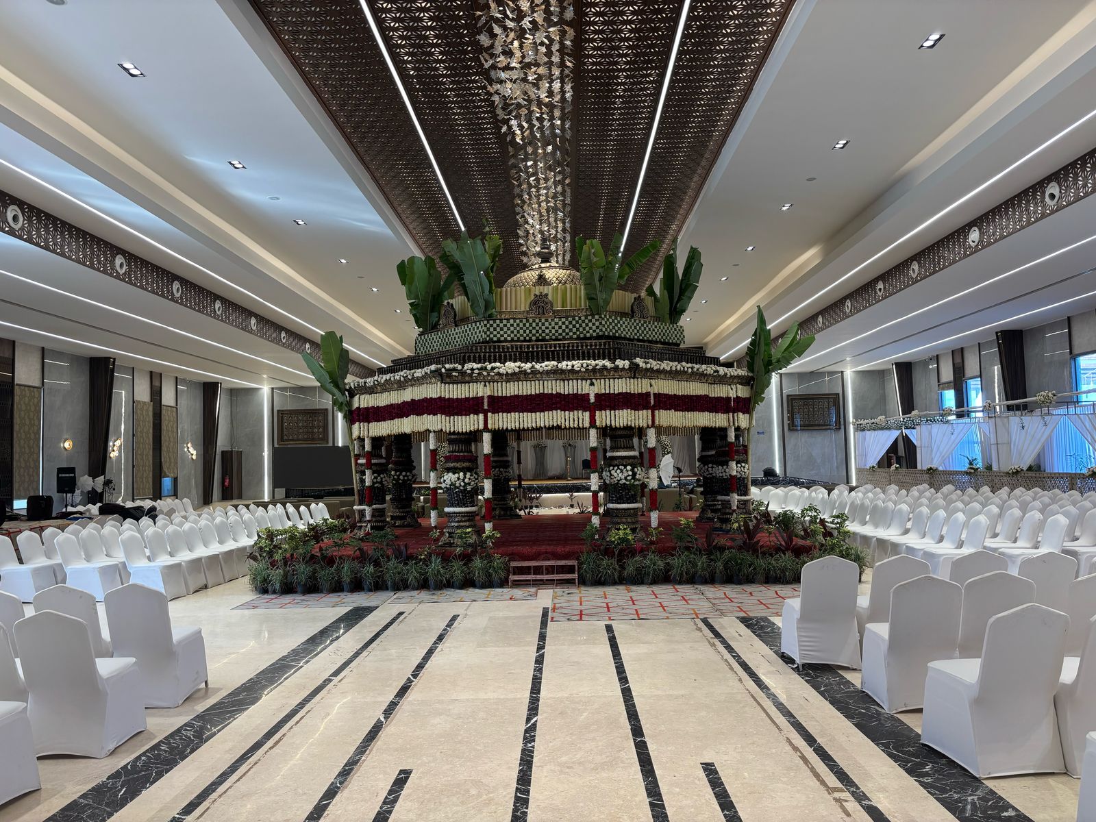 VRR Astoria Hotel & Convention Centre, Bengaluru — photo 2