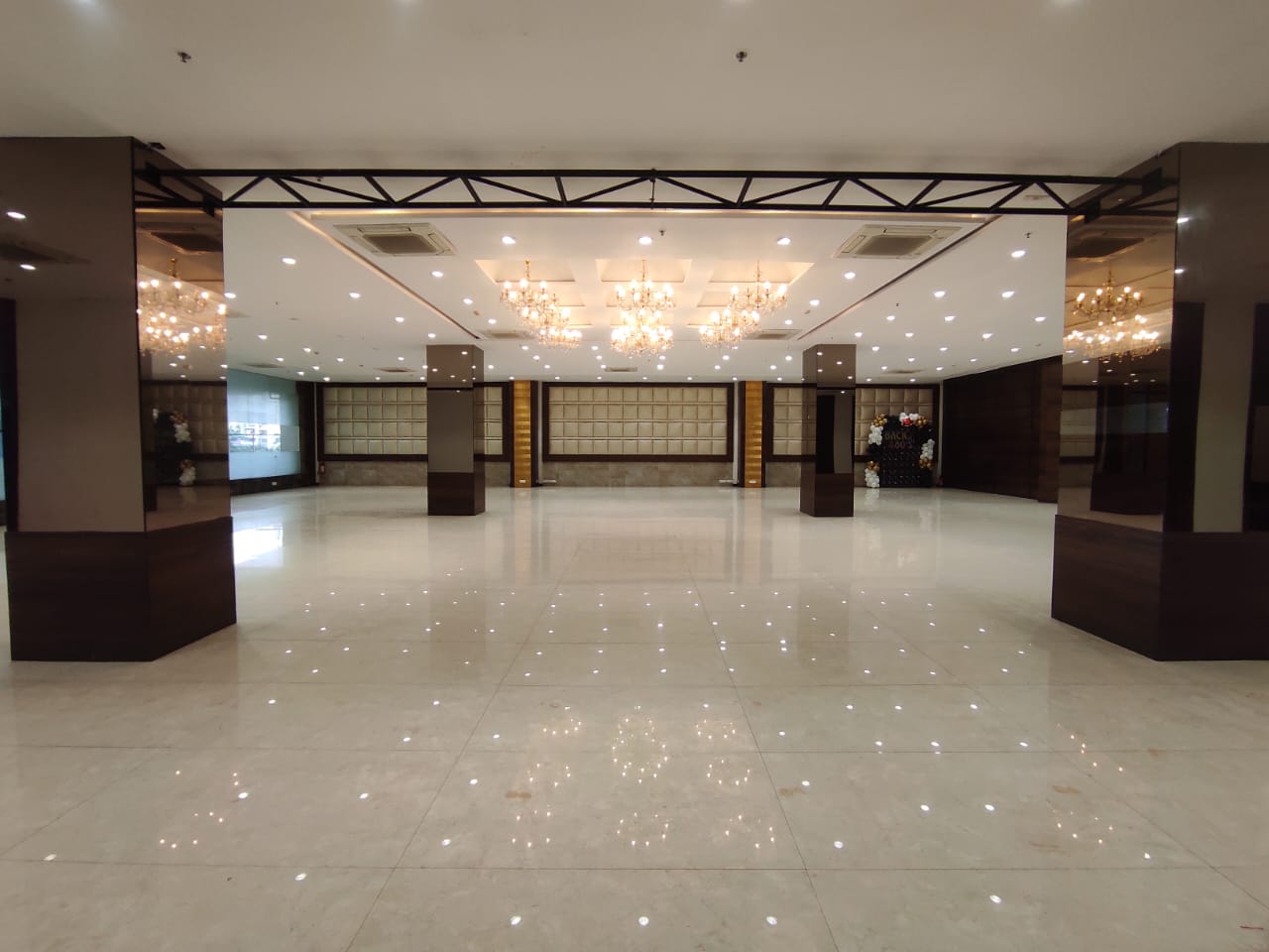 Emeralde Banquet, Navi Mumbai — photo 3