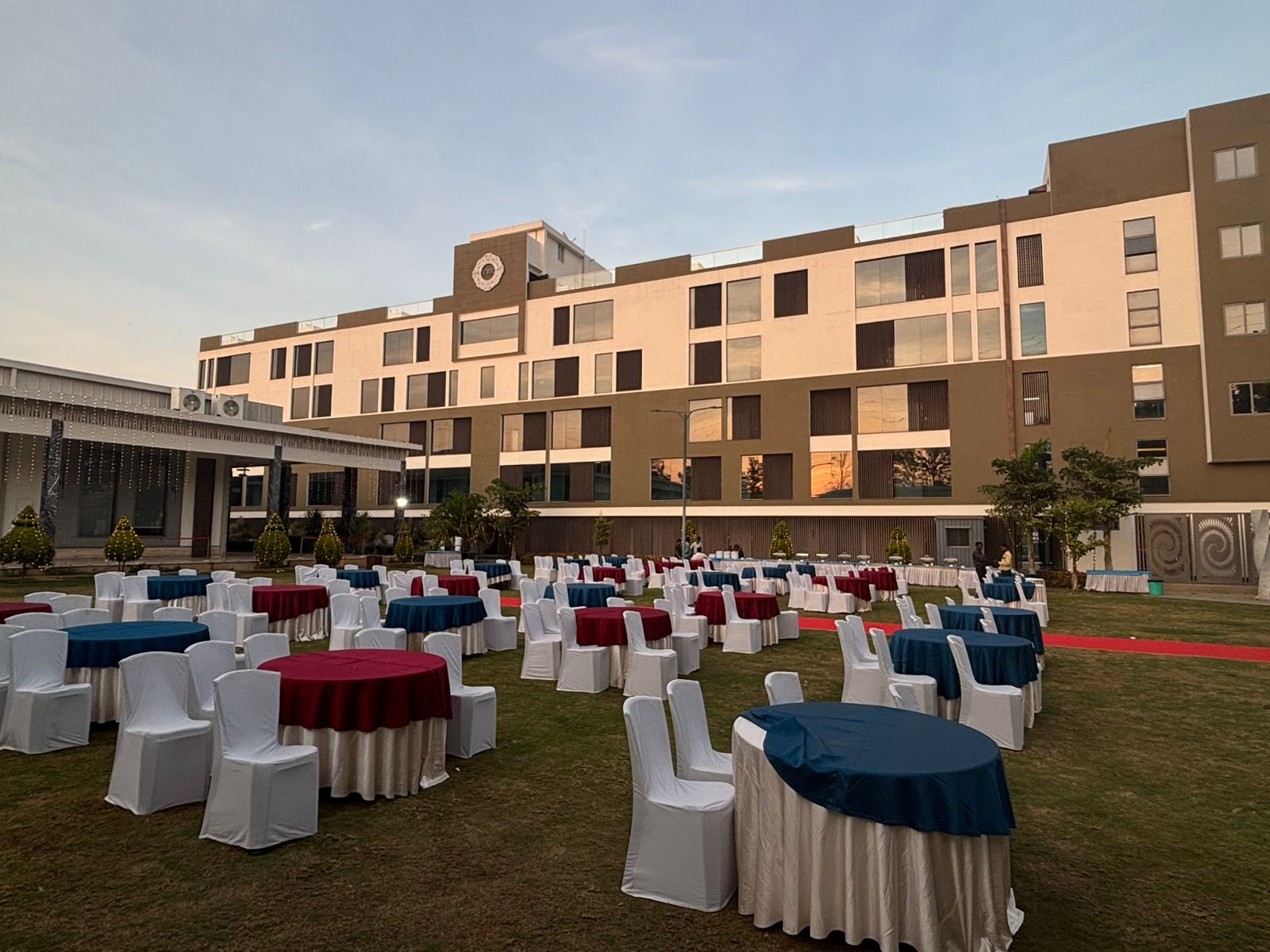 VRR Astoria Hotel & Convention Centre, Bengaluru — photo 4