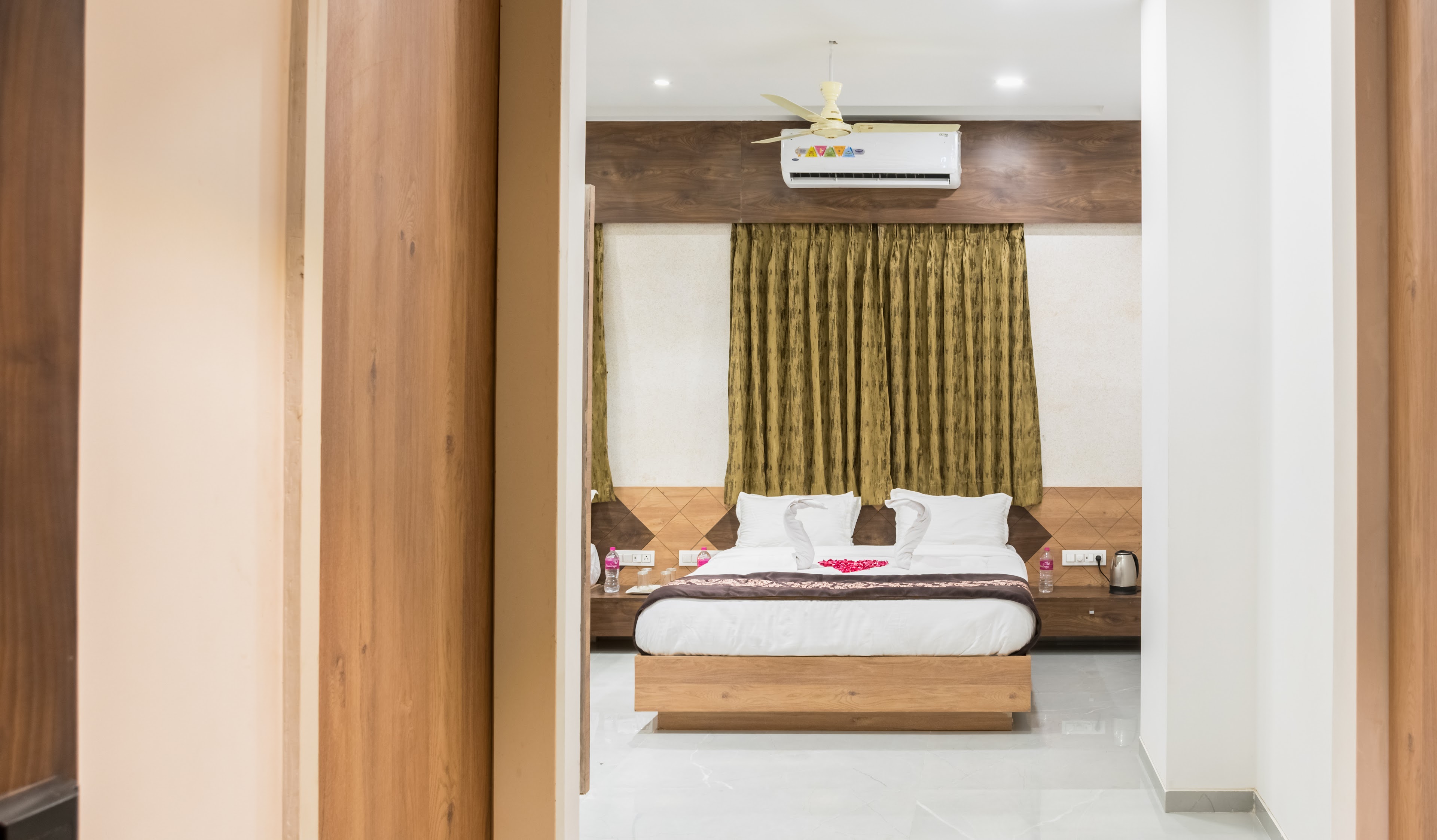 Meridian Hotel and Banquet, Surat — photo 2